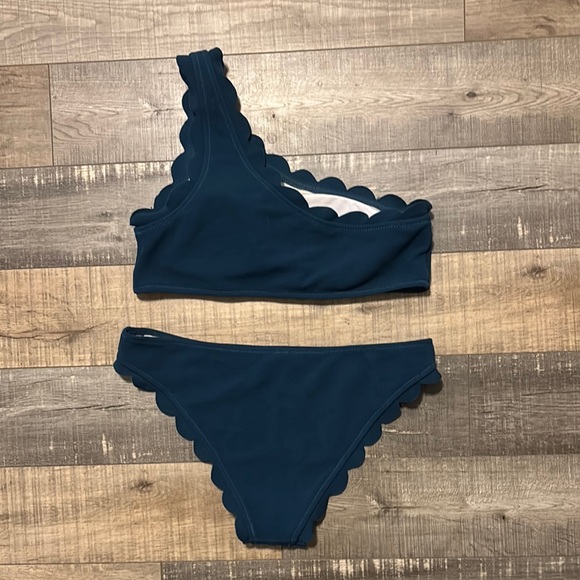 One-Shoulder Scalloped Edge Bikini Set - Picture 2 of 2